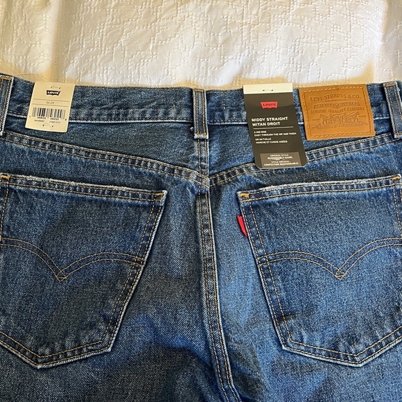 Levi's Middy Straight leg In Medium Wash Mid Rise Straight Leg Size 30 - Picture 8 of 14